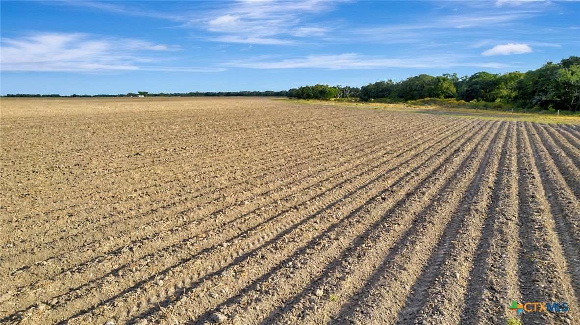 1,275 Acres of Agricultural Land for Sale in Edna, Texas