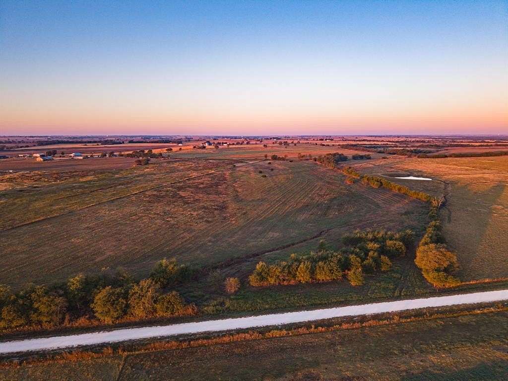 8 Acres of Land for Sale in Crawford, Texas