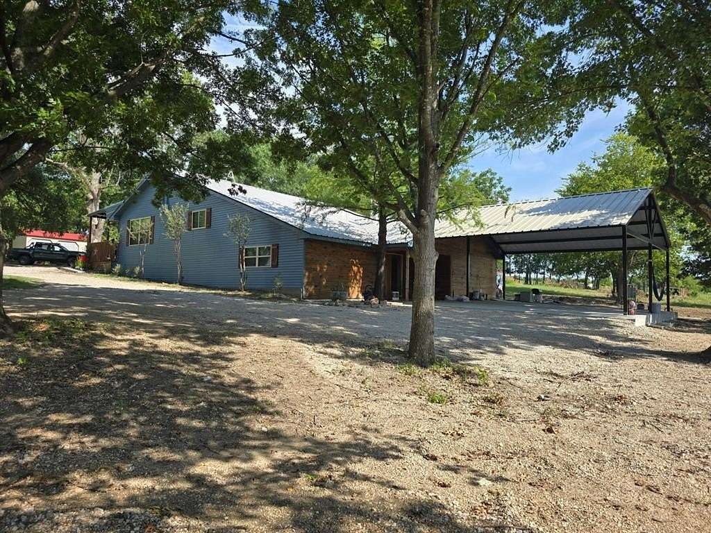 2 Acres of Residential Land with Home for Sale in Kemp, Texas