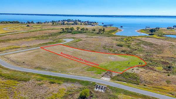 1.32 Acres of Residential Land for Sale in Corsicana, Texas