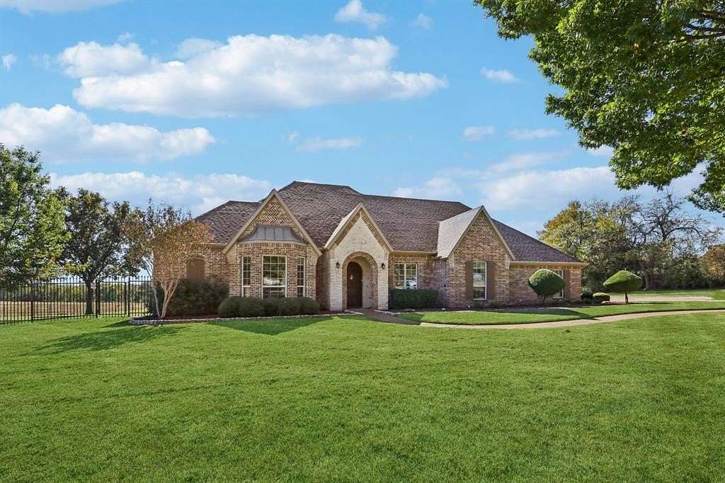 2 Acres of Residential Land with Home for Sale in Sunnyvale, Texas