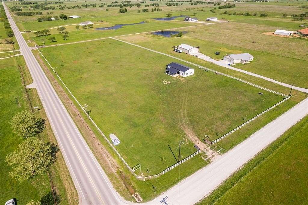 5 Acres of Residential Land for Sale in Valley View, Texas
