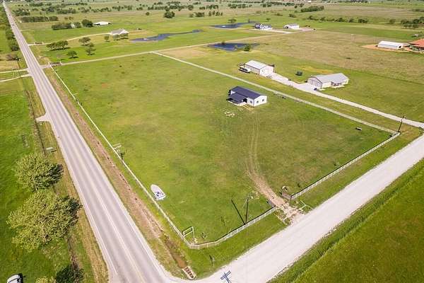 5 Acres of Residential Land for Sale in Valley View, Texas