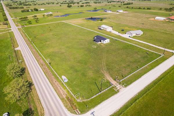 5 Acres of Residential Land for Sale in Valley View, Texas