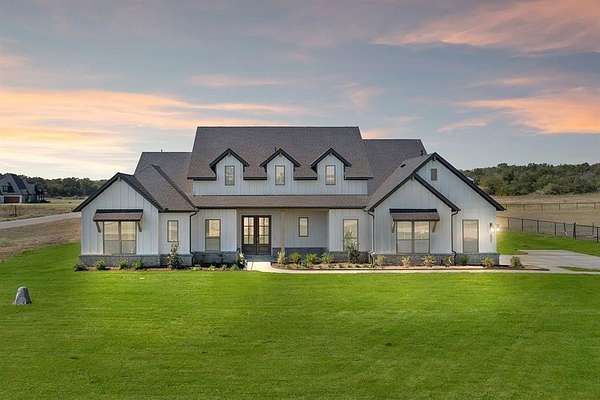 2 Acres of Residential Land with Home for Sale in Springtown, Texas