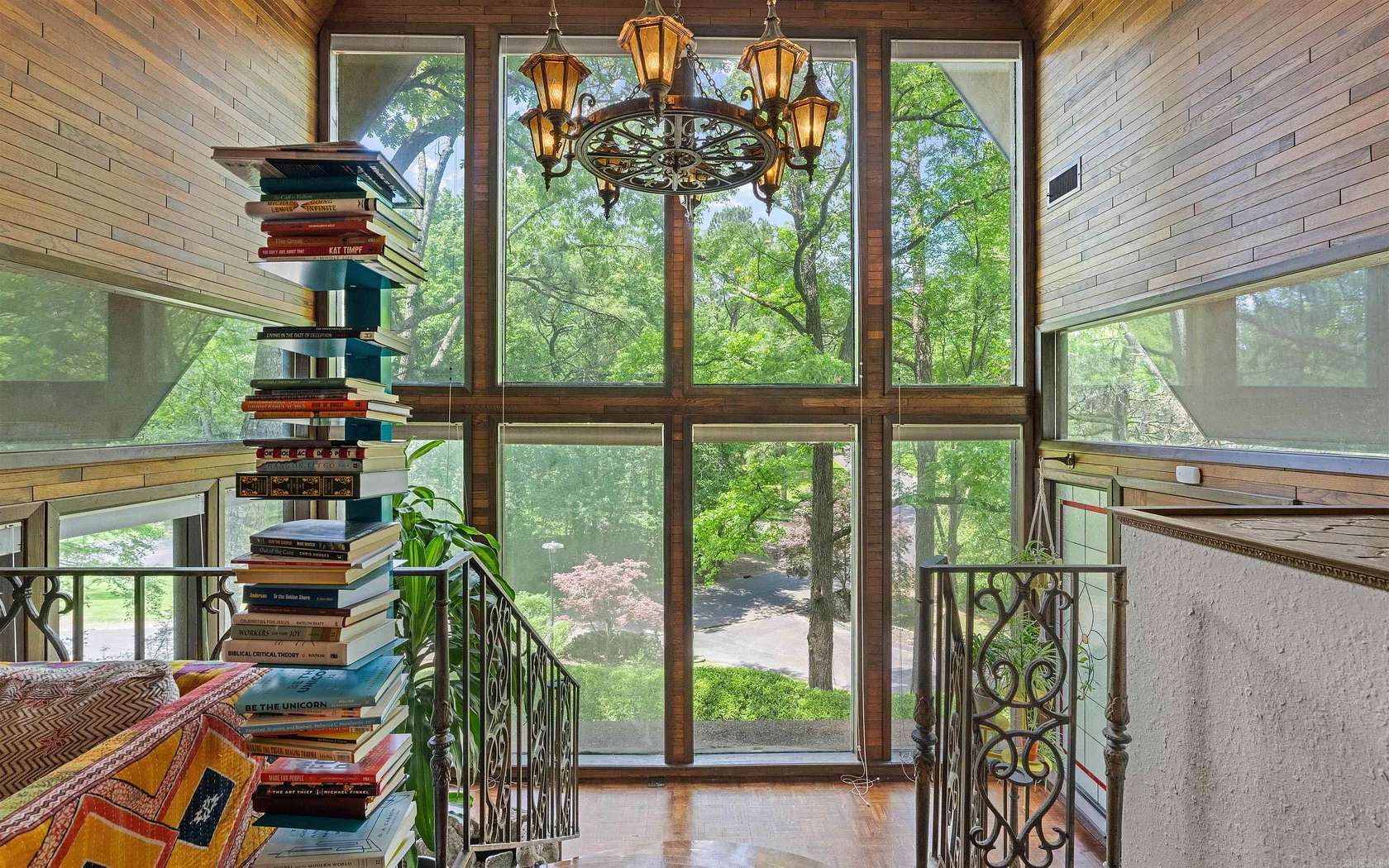 1.87 Acres of Residential Land with Home for Sale in Hot Springs, Arkansas