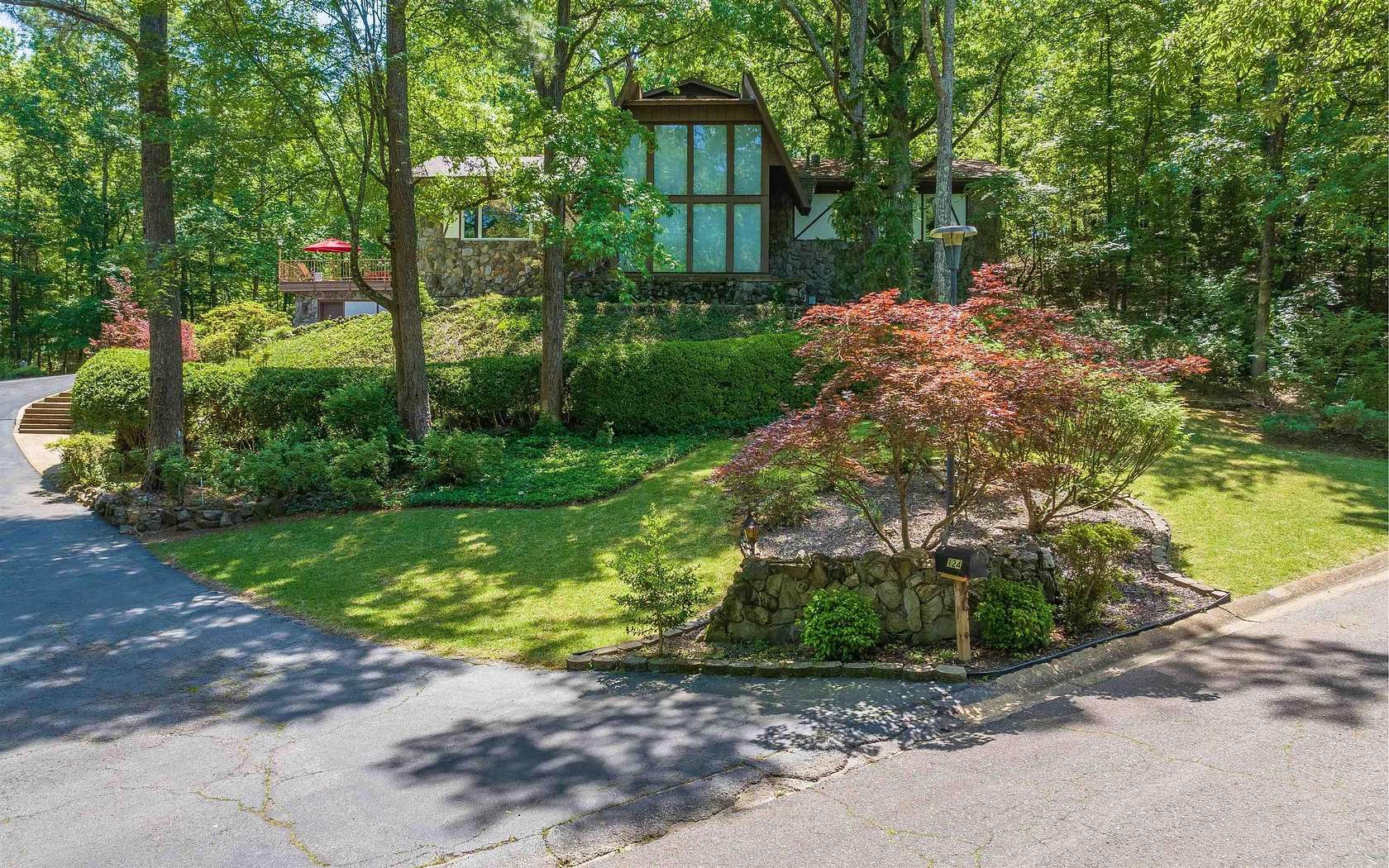 1.87 Acres of Residential Land with Home for Sale in Hot Springs, Arkansas