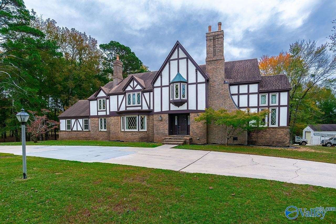 8 Acres of Residential Land with Home for Sale in Somerville, Alabama