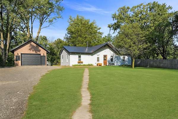 2.4 Acres of Residential Land with Home for Sale in Waterloo, Iowa