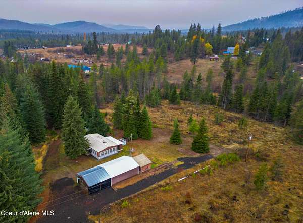 3 Acres of Residential Land with Home for Sale in Fernwood, Idaho