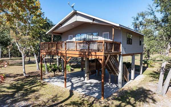 9 Acres of Residential Land with Home for Sale in Live Oak, Florida