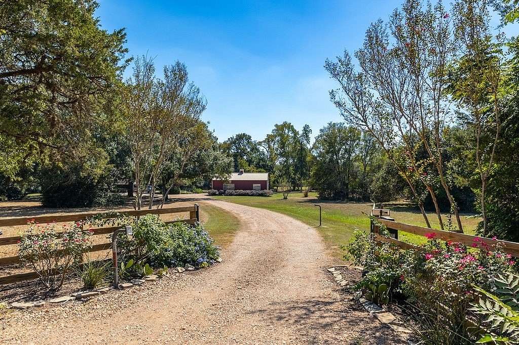 18.6 Acres of Land with Home for Sale in Chappell Hill, Texas