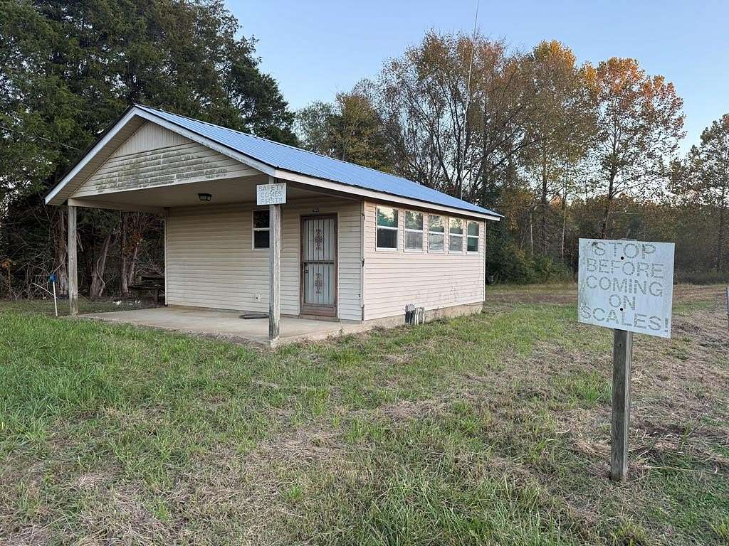 14.6 Acres of Commercial Land for Sale in Paris, Tennessee