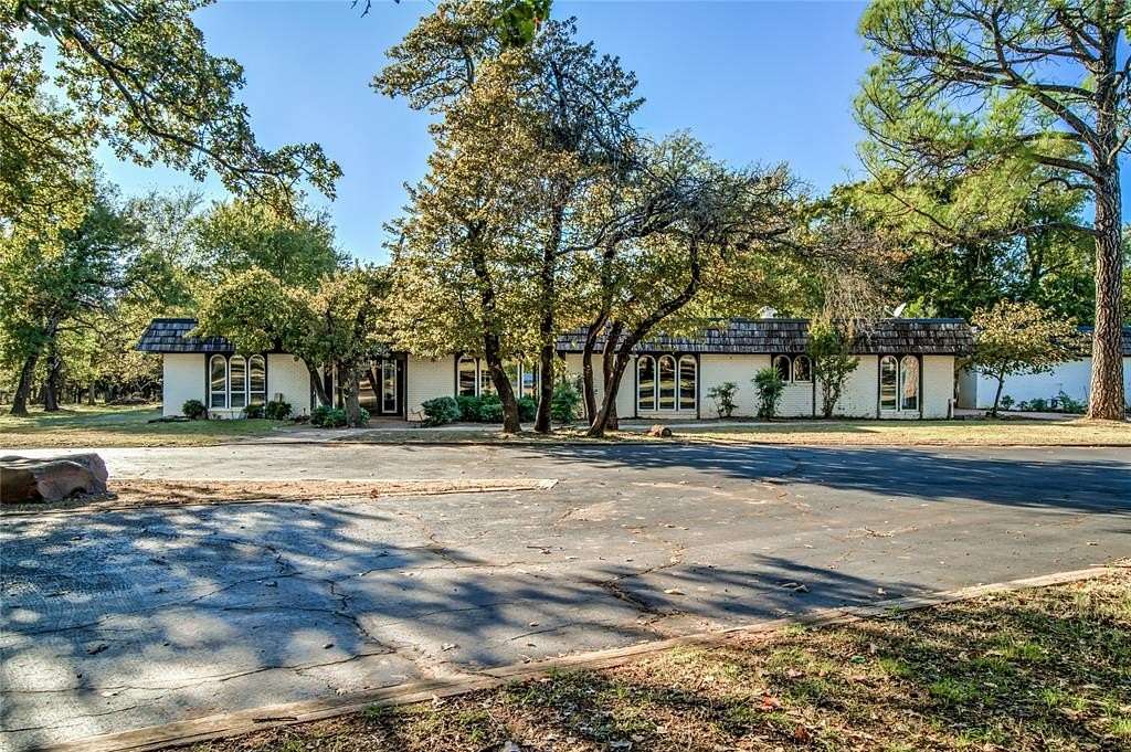 10 Acres of Land with Home for Sale in Edmond, Oklahoma