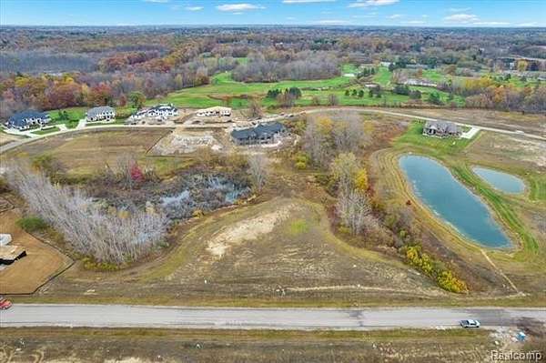 1 Acre of Residential Land for Sale in Oakland Charter Township, Michigan