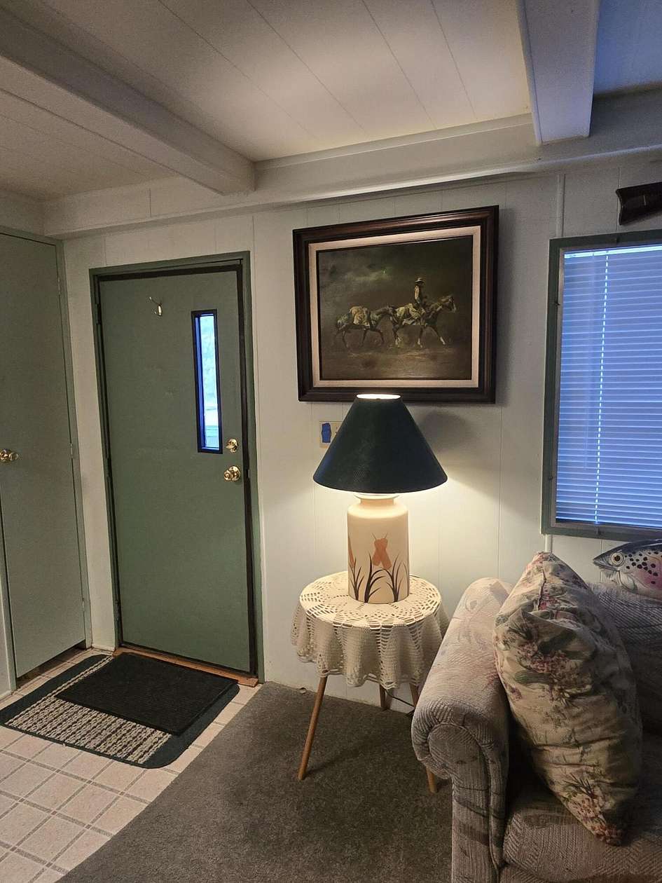 0.9 Acres of Residential Land with Home for Sale in La Pine, Oregon