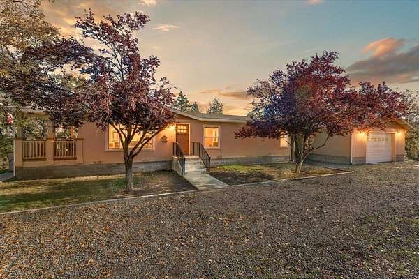 2.7 Acres of Residential Land with Home for Sale in Hornbrook, California