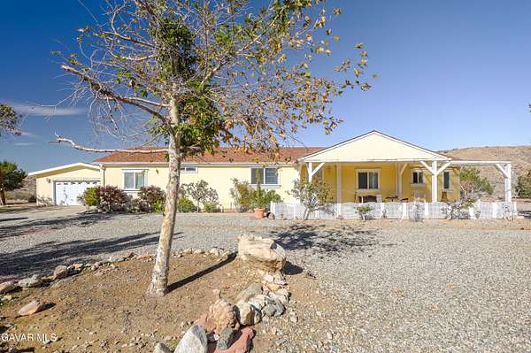 9.29 Acres of Land with Home for Sale in Pearblossom, California