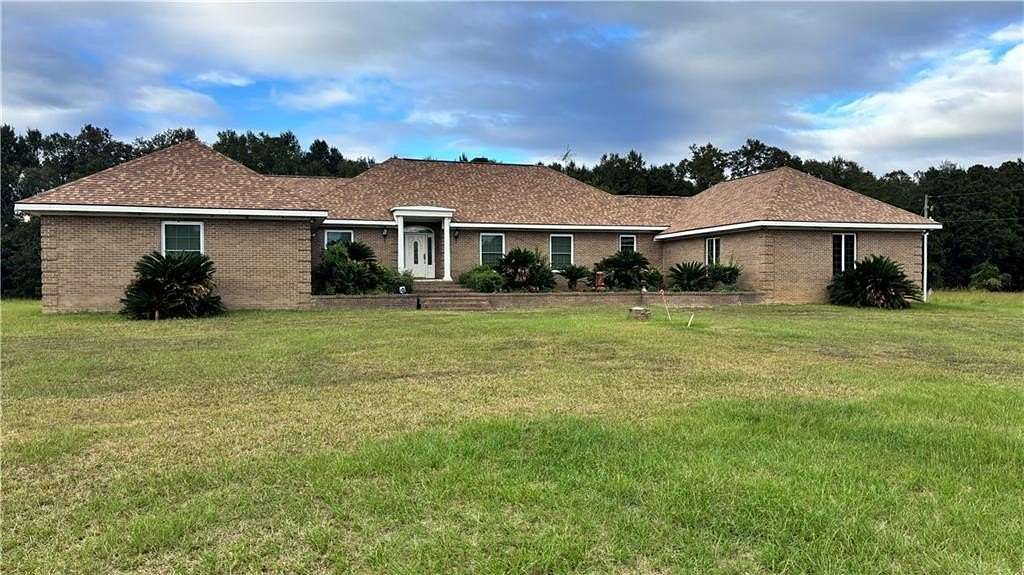 66.3 Acres of Recreational Land with Home for Sale in Vienna, Georgia