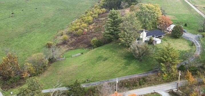 5 Acres of Residential Land with Home for Sale in Berea, Kentucky