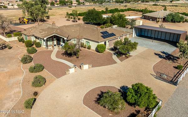 2.45 Acres of Residential Land with Home for Sale in Casa Grande, Arizona