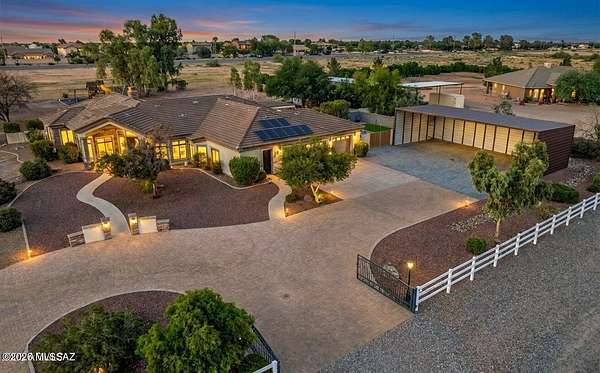 2.45 Acres of Residential Land with Home for Sale in Casa Grande, Arizona