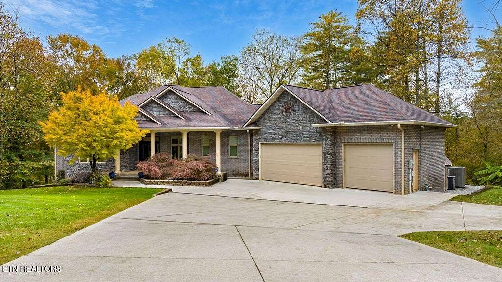 5.45 Acres of Land with Home for Sale in Oak Ridge, Tennessee