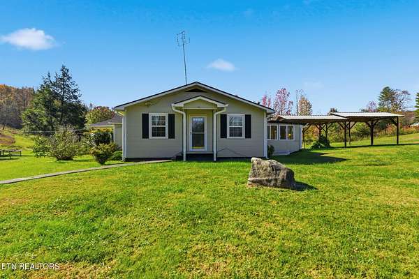 1.62 Acres of Residential Land with Home for Sale in Harriman, Tennessee