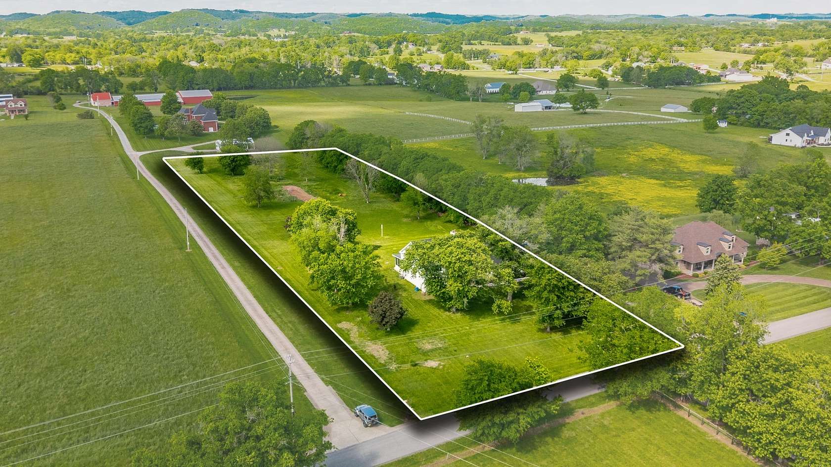 3.84 Acres of Residential Land with Home for Sale in Gallatin, Tennessee