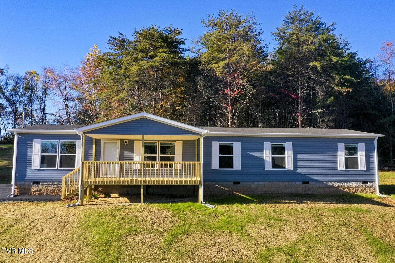 1.23 Acres of Residential Land with Home for Sale in Dandridge, Tennessee