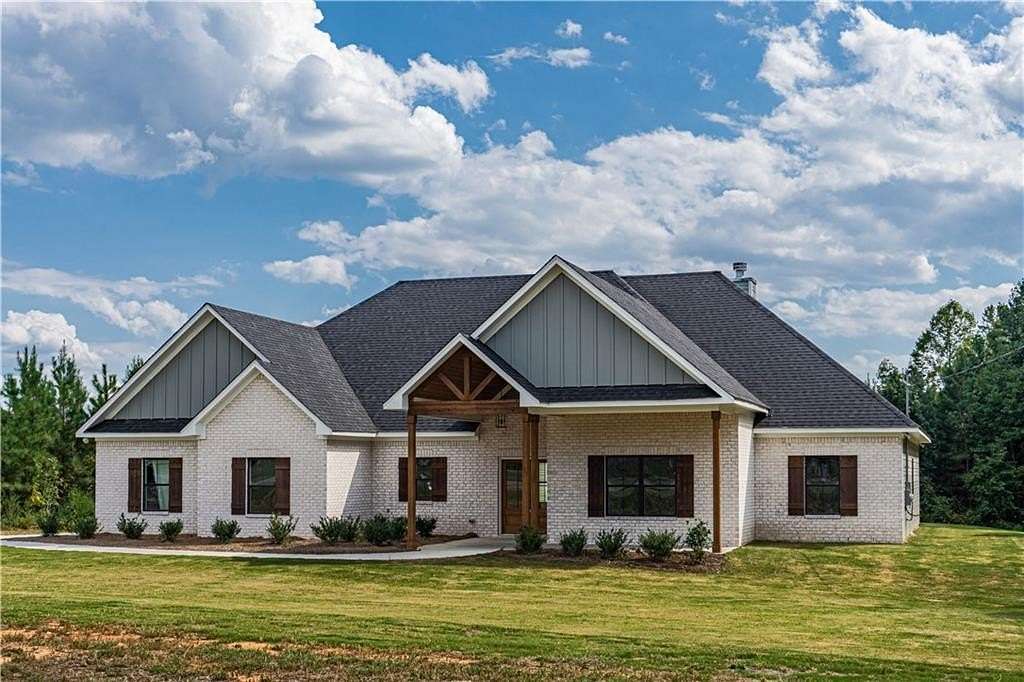 3.1 Acres of Residential Land with Home for Sale in Salem, Alabama