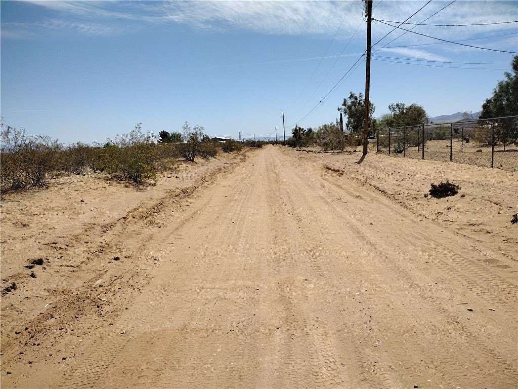 1.47 Acres of Land for Sale in Golden Valley, Arizona