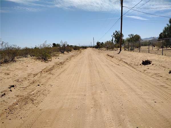 1.47 Acres of Land for Sale in Golden Valley, Arizona