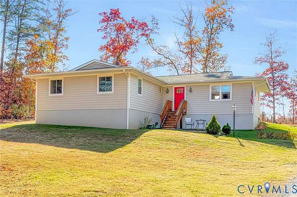 5 Acres of Residential Land with Home for Sale in Montpelier, Virginia