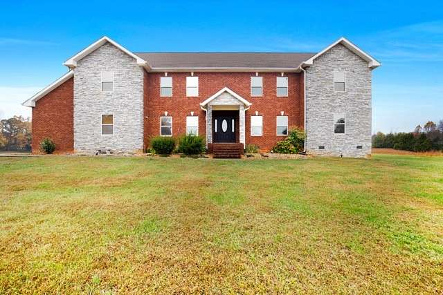 17 Acres of Land with Home for Sale in Springfield, Tennessee