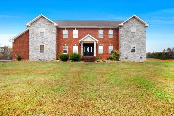 17 Acres of Land with Home for Sale in Springfield, Tennessee