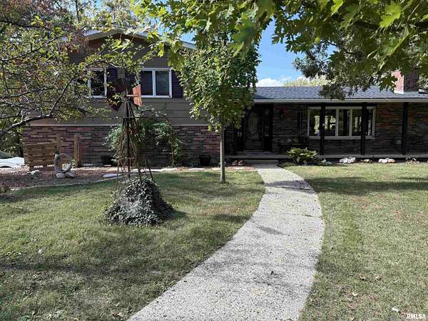 3.6 Acres of Residential Land with Home for Sale in Taylorville, Illinois