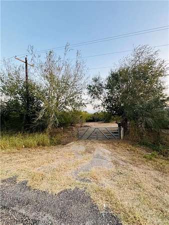 20 Acres of Land for Sale in Encino, Texas