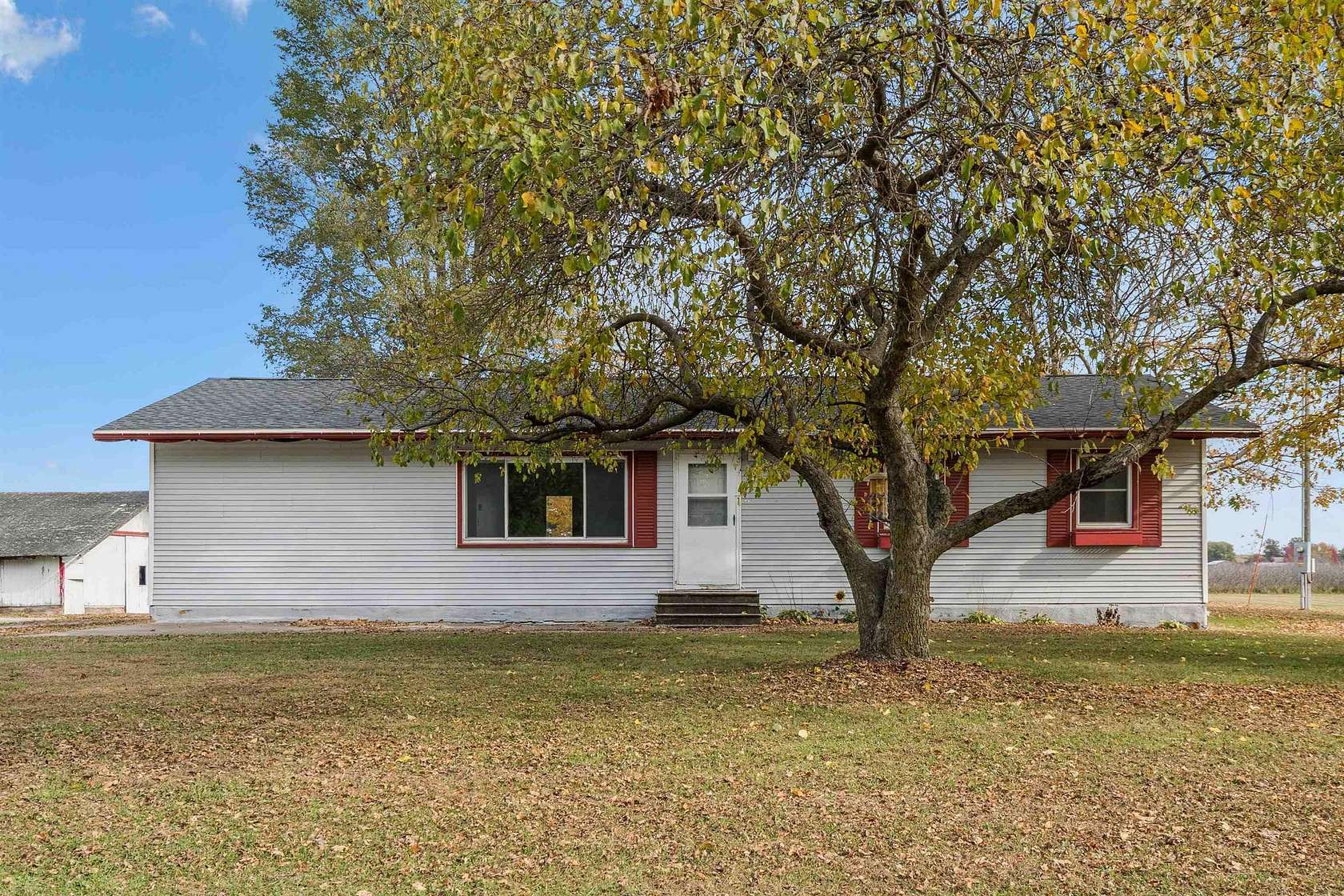 9.75 Acres of Residential Land with Home for Sale in Quasqueton, Iowa