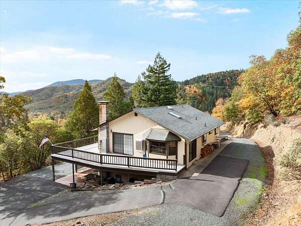 40 Acres of Agricultural Land with Home for Sale in Rogue River, Oregon