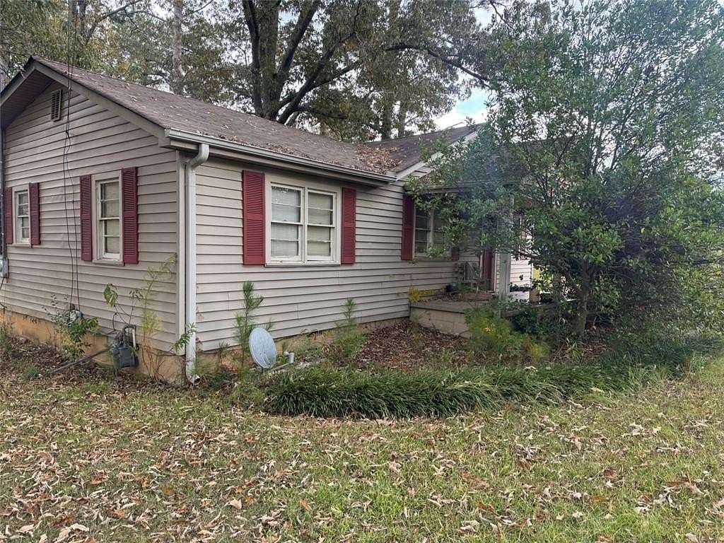 3 Acres of Residential Land with Home for Sale in Dallas, Georgia