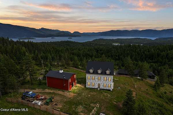 5 Acres of Residential Land with Home for Sale in Sagle, Idaho