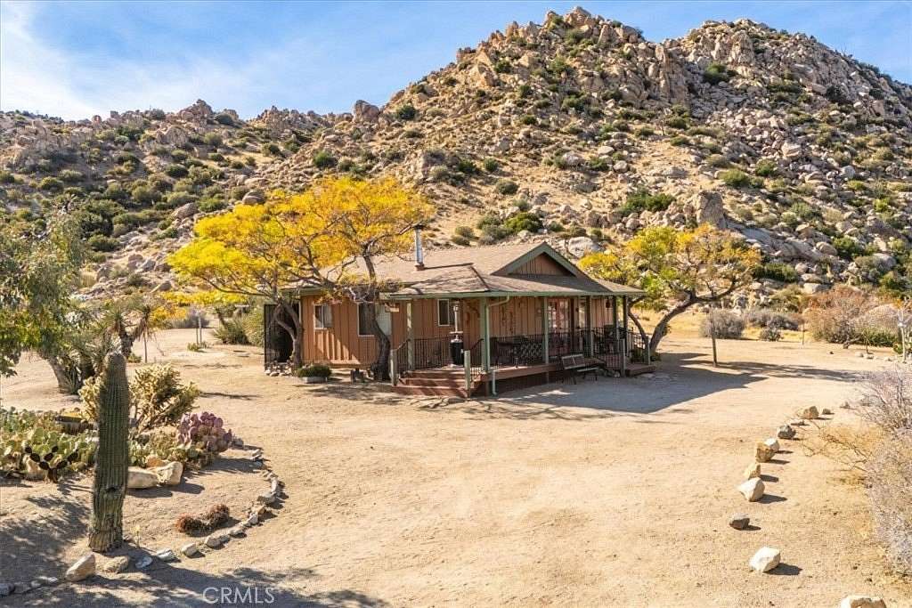 2.52 Acres of Residential Land with Home for Sale in Pioneertown, California