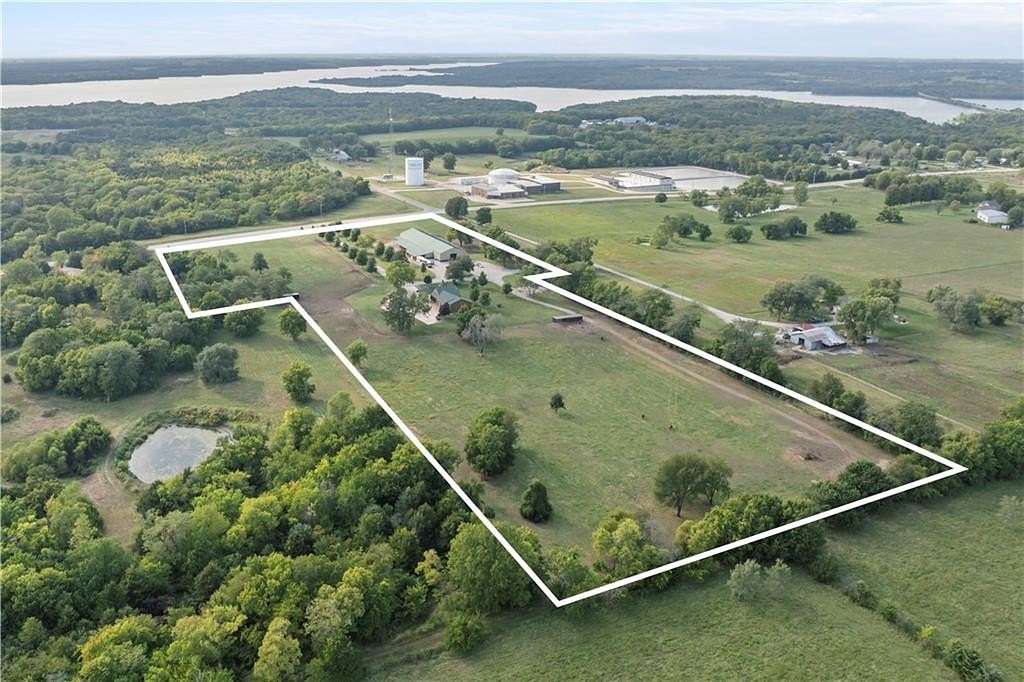 15 Acres of Land with Home for Sale in Paola, Kansas
