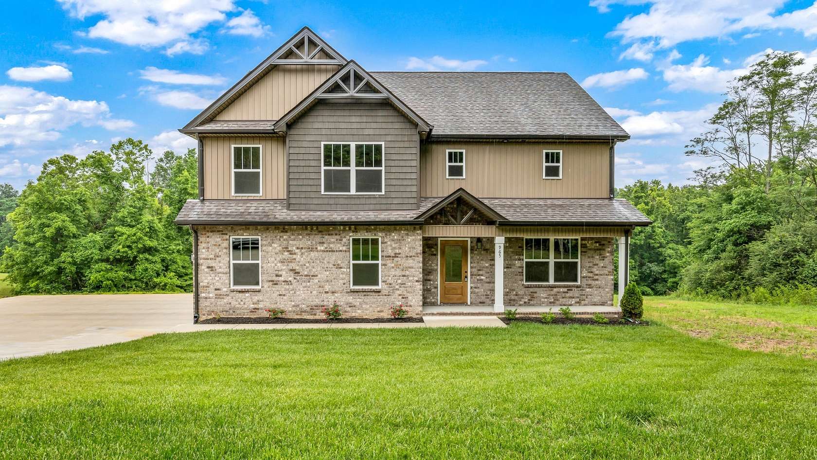 2.56 Acres of Residential Land with Home for Sale in Clarksville, Tennessee