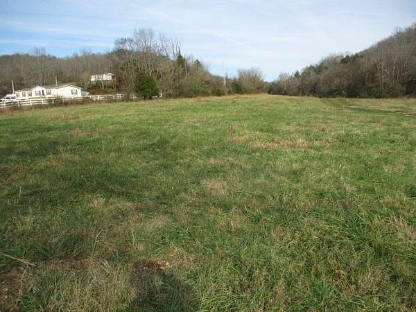 2.37 Acres of Residential Land for Sale in Bethpage, Tennessee