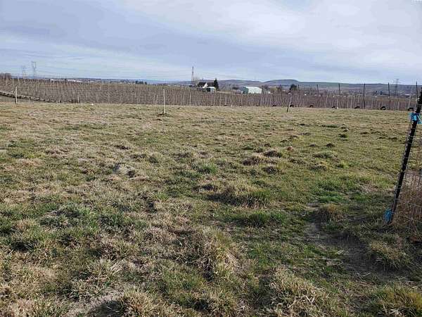 4.86 Acres of Residential Land for Sale in Outlook, Washington