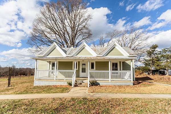 2 Acres of Residential Land with Home for Sale in Pamplin City, Virginia