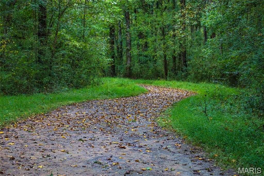 15 Acres of Recreational Land for Sale in Highland, Illinois