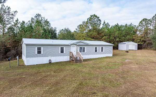 5 Acres of Residential Land with Home for Sale in Wellborn, Florida